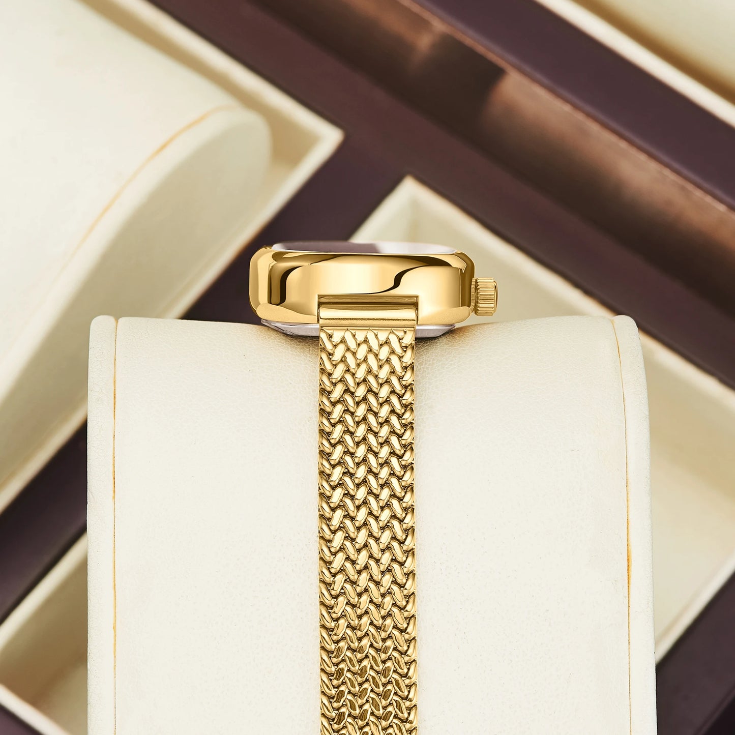 Oval de Ville Watch