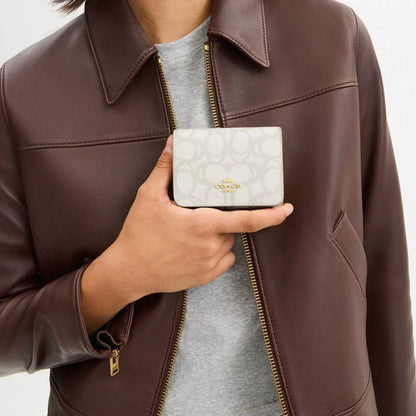 Das Signature Kartenetui – Gold/Elfenbein