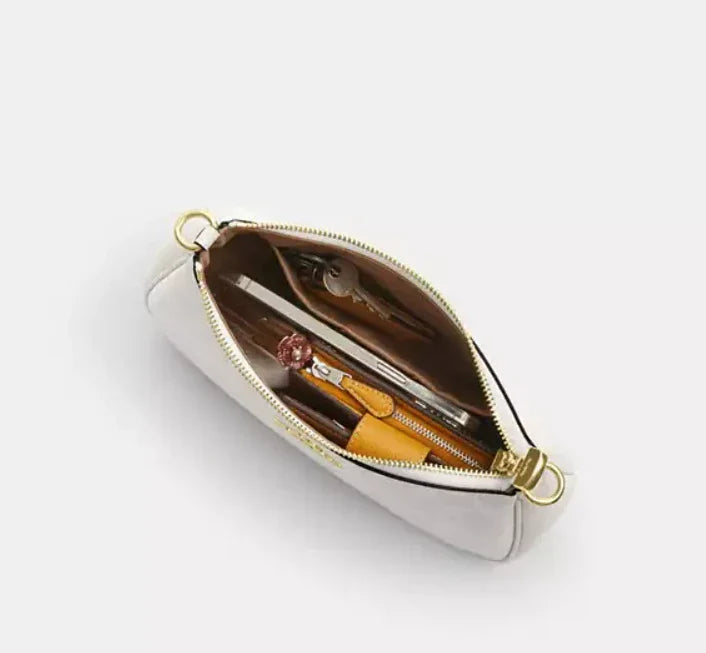 Teri Schultertasche aus charakteristischem Canvas – Gold/Weiß