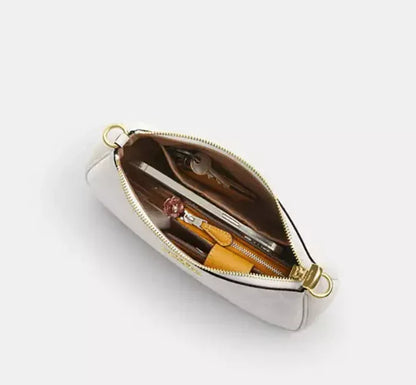 Teri Schultertasche aus charakteristischem Canvas – Gold/Weiß